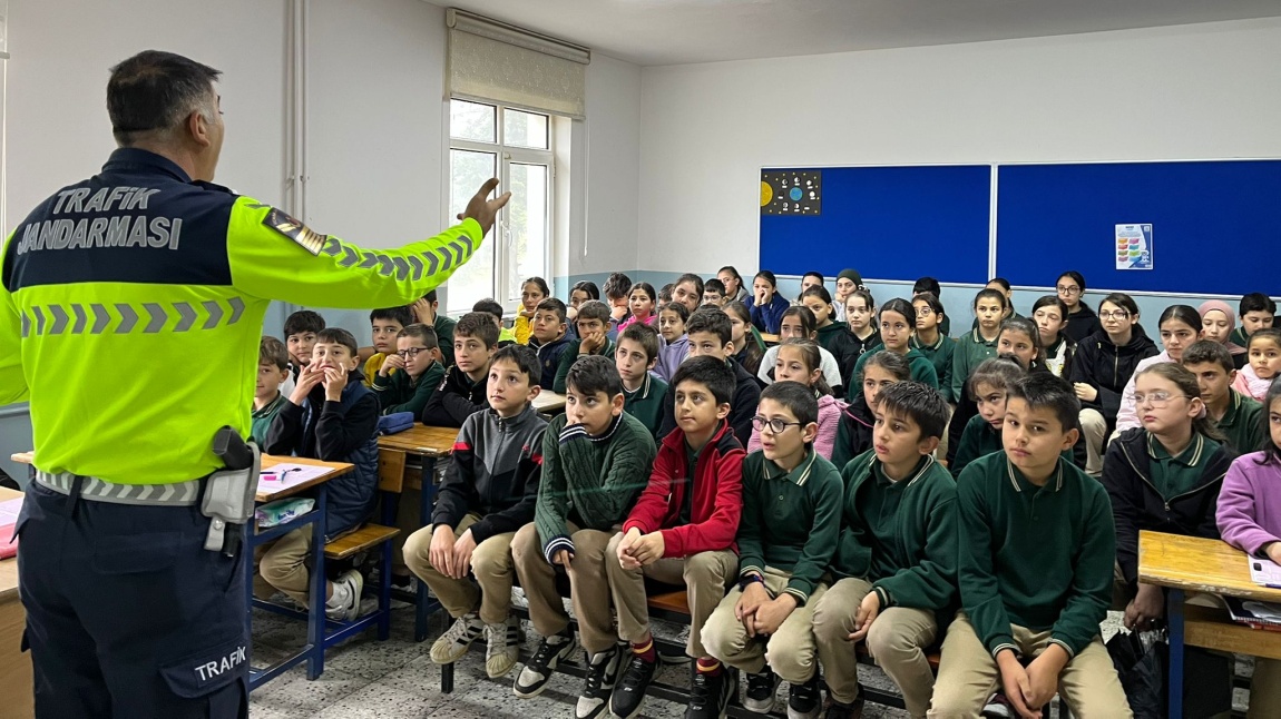 Okulumuz öğrencilerine Trafik Güvenliği Eğitimi Verildi